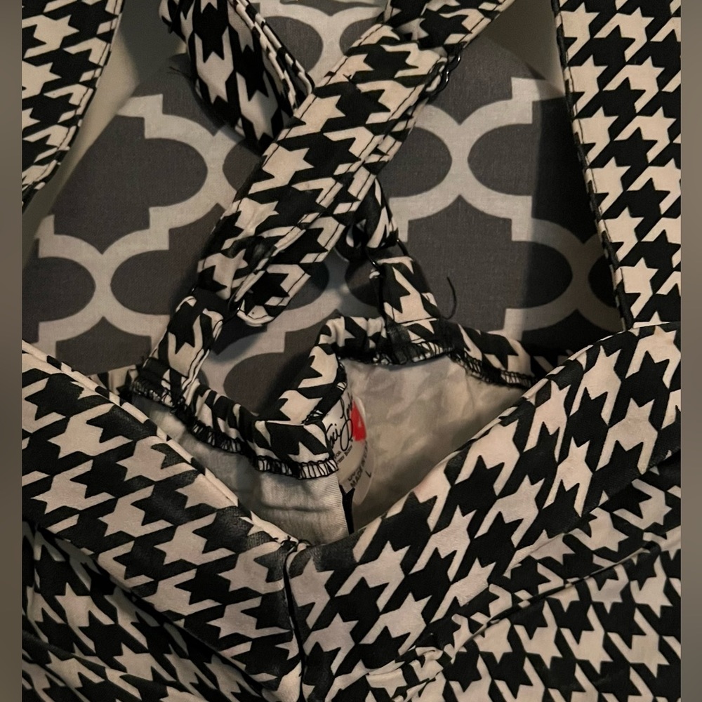 Deadly Dames Pinup Couture Traci Lords Black and White Houndstooth Crop Top - Picture 6 of 6
